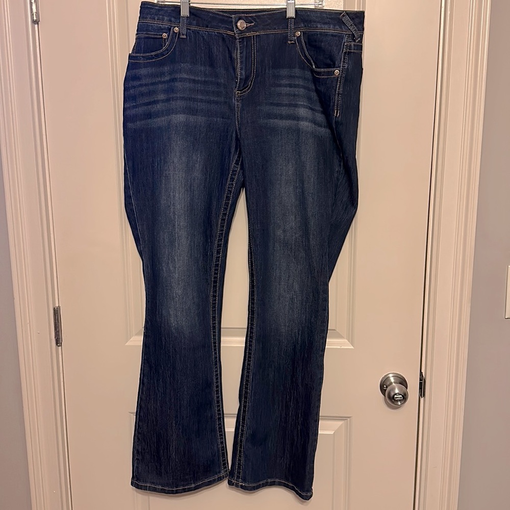 Never worn Maurice’s 16 Regular bootcut jeans
